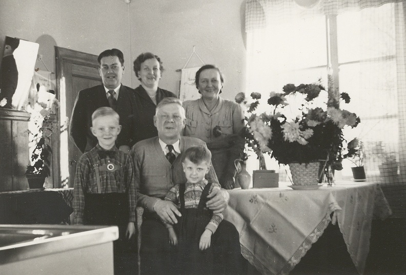 Gunnar och Karin Pålsson, Ida, Göran Karlsson, Wiktor samt Gunnar och Karins son Rolf Pålsson.
